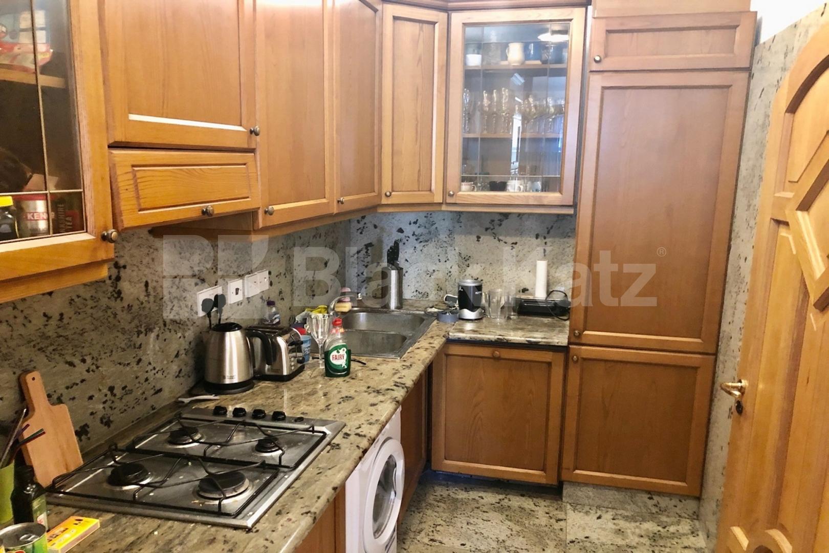 Two bedroomed, two bathroomed period conversion Union Street, London Bridge